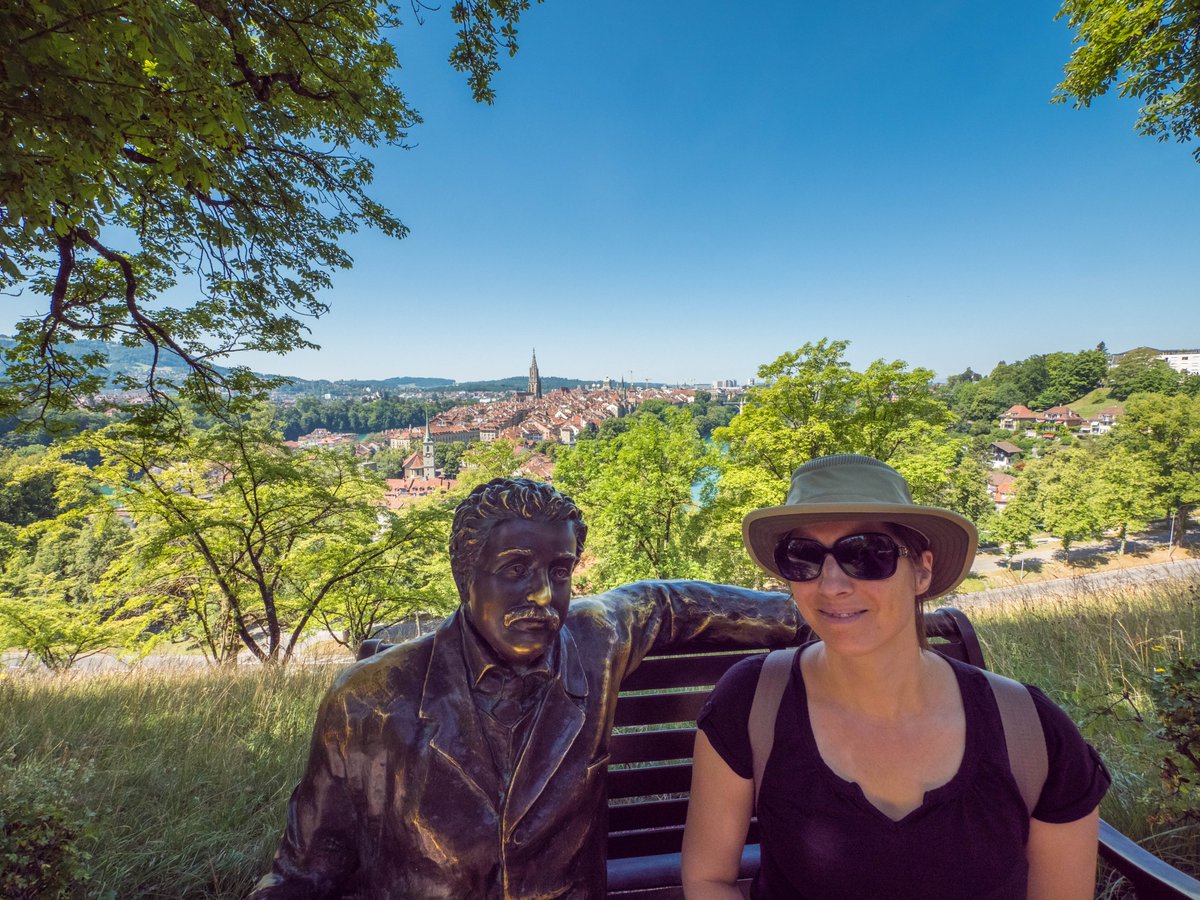 #BERNE 🇨🇭
On continue nos visites des villes de #Suisse avec la capitale. Une ville avec une atmosphère douce, mais vivante. Une jolie vieille ville, classée à l'#UNESCO et une magnifique rivière turquoise qui vient finir le tableau !
<a href="/madeinbern/">madeinbern</a>