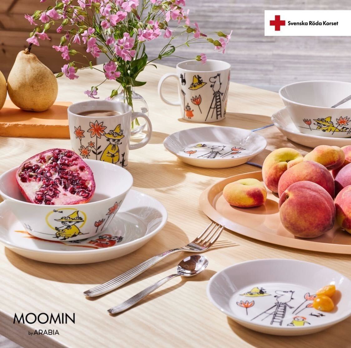 Idag släpps en ny kollektion Mumin-porslin där en del av intäkterna går till vårt medmänskliga hjälparbete. Motiven är baserade på illustrationer som Tove Jansson gjorde 1963 till förmån för Röda Korset i Finland. 

Finns i utvalda butiker. Tack <a href="/MoominOfficial/">Moomin</a>