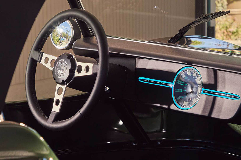 EVChargePlus's tweet photo. The iconic Dune Buggy is about to be reborn, fully electric. 😍

Meyers Manx, the company that created the dune buggy back in the mid-1960s, is launching a rebooted e-version with 40kWh battery and up to 300 miles of range. 
#goelectric #electricvehicles #evcharging #evchargeplus https://t.co/vpedXLkD3F