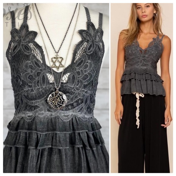 Daniellecos9980's tweet photo. So good I had to share! Check out all the items I'm loving on @Poshmarkapp #poshmark #fashion #style #shopmycloset #pol #handcrafted: https://t.co/jAPGLGQZQV https://t.co/HX4BXCjBBZ