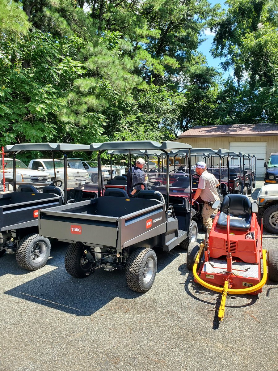 DaveMeltonOBX's tweet image. Unloaded, checked over, and parked. The new GTX from @ToroGolf and @smithturf has a great ride, cargo bed options to choose from, and improved reliability.
#letmeshowyou
#rediron
#bythedozen