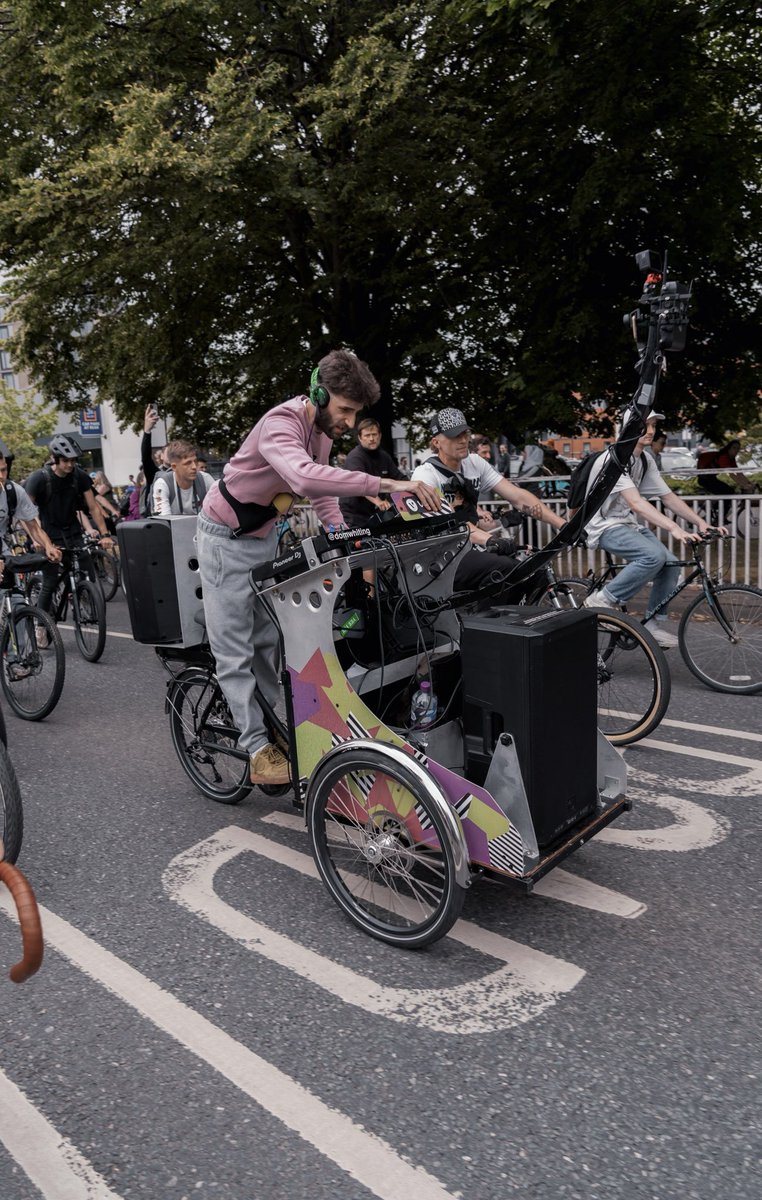 domwhiting's tweet photo. IRELAND!!

Drum &amp; Bass On The Bike heads to DUBLIN, this SUNDAY 14th August starting at DUBLIN CITY GALLERY  (The Hugh Lane) from 2PM.

*FULL ROUTE TBA* https://t.co/eat1ghaXR5