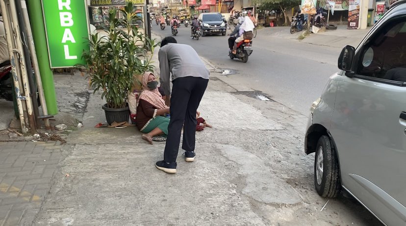 carlo_raphaelg's tweet photo. dan selama ngelakuin aksi sosial aku jadi belajar lebih bersyukur lagi buat semua hal yang aku dapat karena belum tentu orang ngerasainn 😫, ini beberapa dokumentasinyaa 😄😄
#VOKASIIMPACT #MPKMBSVIPB59 #IPBDIGDAYA #VOKASIJUARA #TheGlimpseStoryofGatamalaAgrinawa https://t.co/keFR6nNE0U