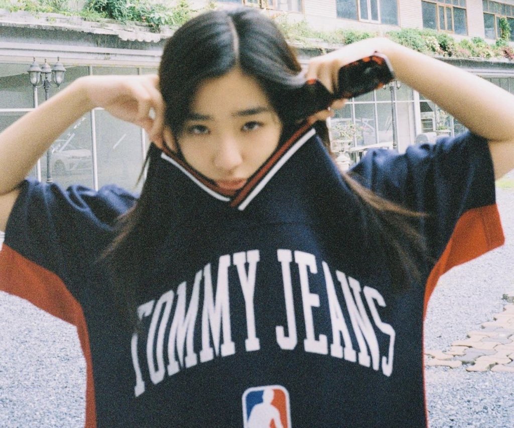 intuuchu's tweet photo. KEPP HER IN MY POCKET AND GONE https://t.co/q2UsHI6Bg9