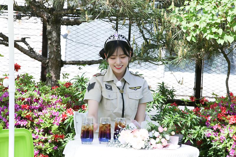 ive_yujin00's tweet photo. 📸 
IVE <1,2,3 IVE 2> 
비하인드 포토  🏫🏕

#IVE #아이브
#YUJIN #유진 
#AfterLIKE #애프터라이크
#123IVE2 https://t.co/RyKuRBtxmY