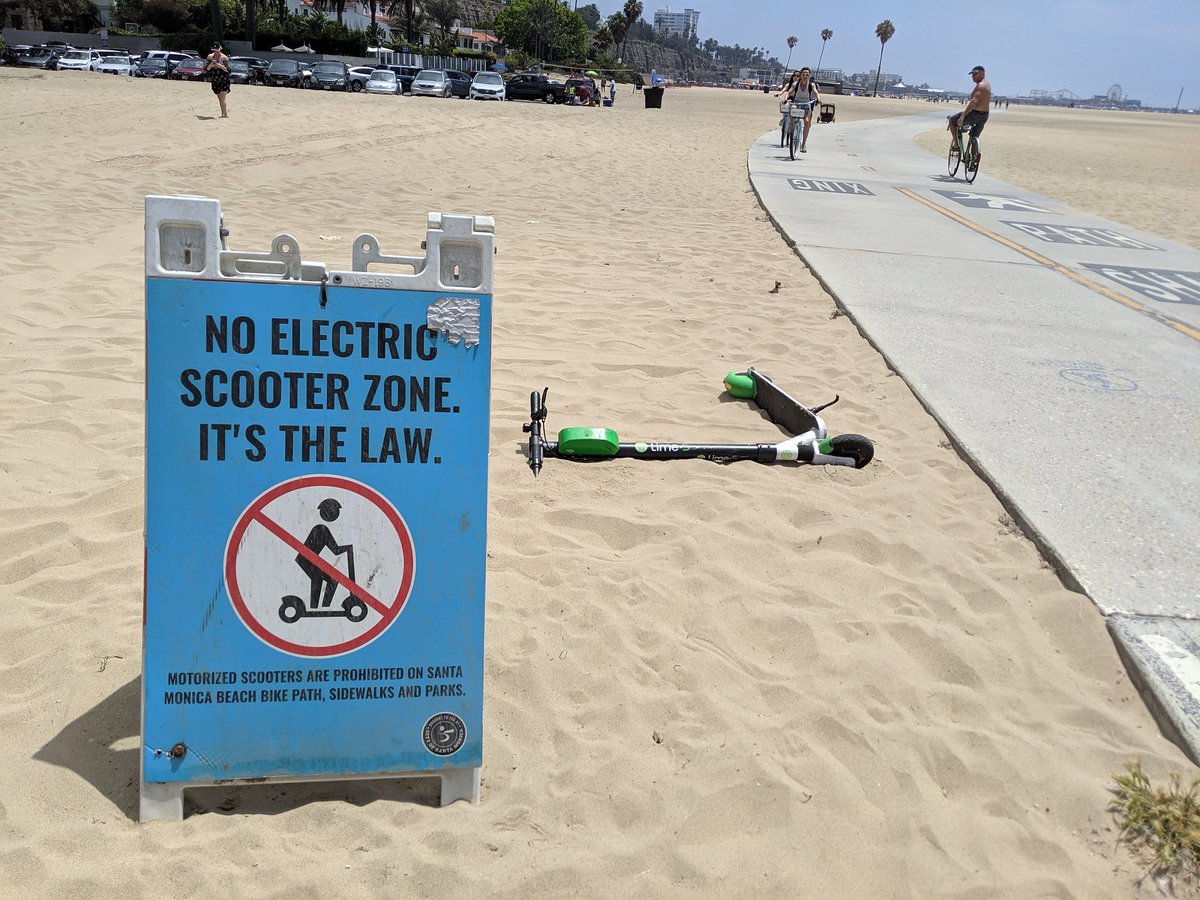 DisegnoJournal's tweet photo. "E-scooter companies only deem Black and Brown people to be a viable source of labour for maintaining, re-deploying, and charging e-scooters."
From #Disegno27, @DrDesThePlanner on what cities must learn from tech startup's botched e-scooter rollouts.
https://t.co/2nnpfgM7Sn https://t.co/iaBu5Mli0X