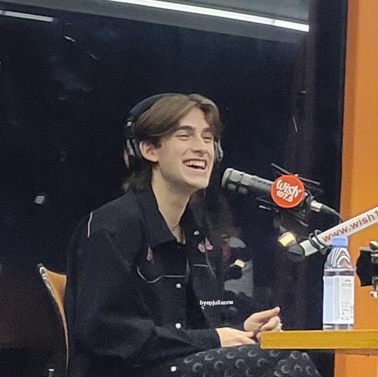 myloveforvocals's tweet photo. Yay! I finally saw him. Enough na yung narinig ko siya ng live and saw him this close. 💗

JOHNNY ORLANDO ON WISH BUS

#JohnnyOrlandoInMNL @johnnyorlando https://t.co/XusIQ1CE0X
