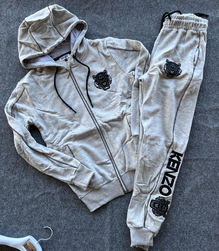 EstabanShow's tweet photo. Hoddies Top and Down available in different sizes 

Nationwide delivery available as well. Just DM now pls🥰😍 https://t.co/H3rnznHMnN