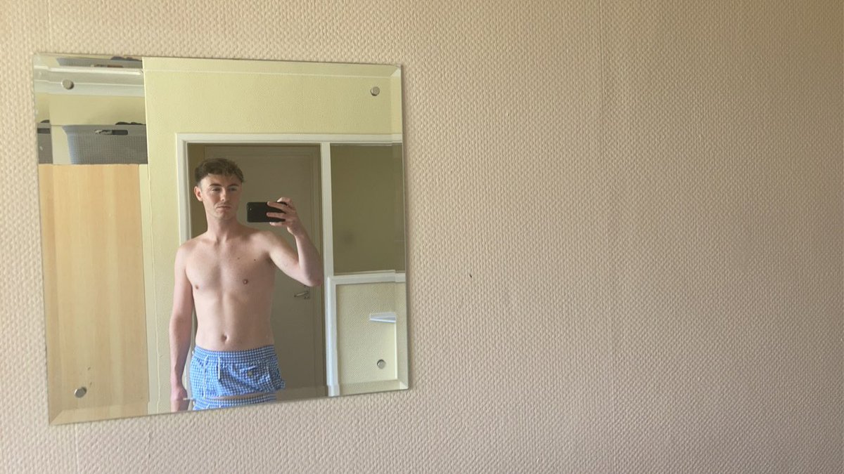 who wants to suck my sweaty dick