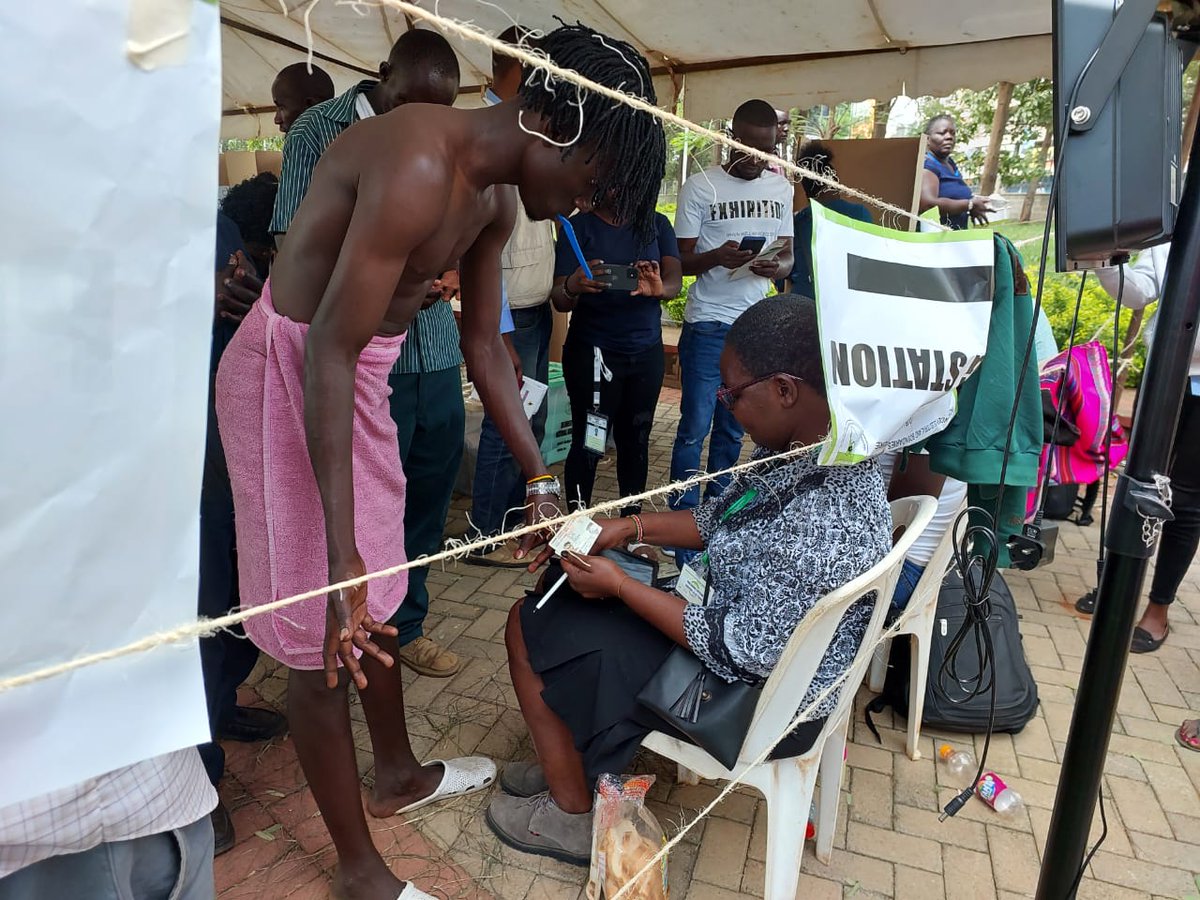 ntvkenya's tweet photo. Kisumu man turns up for the election in a towel; says he was in the bathroom when his friend called him, he didn't want to be left behind.

#Decision2022 #KenyaDecides2022 https://t.co/BbbZnswuUP