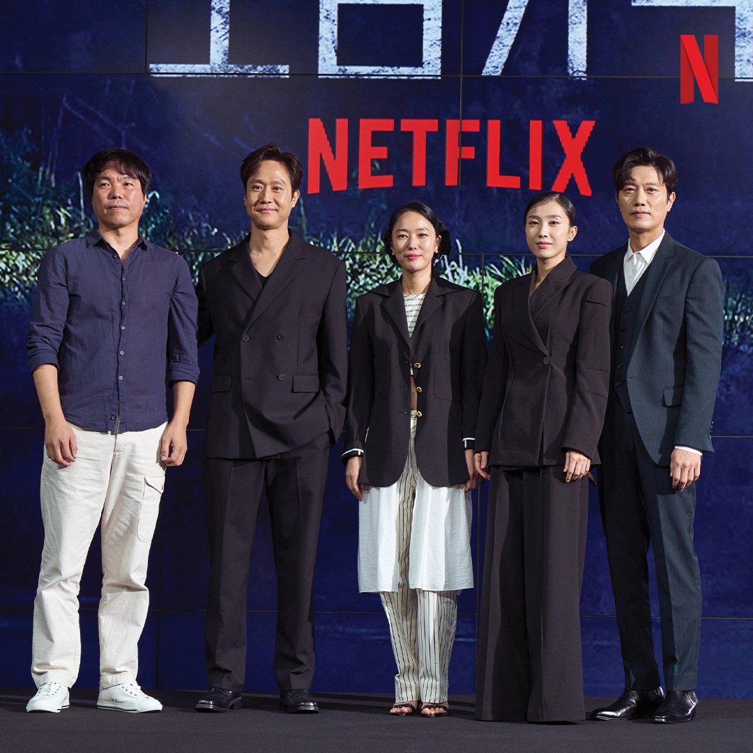 infodrakor_id's tweet photo. Konferensi pers drama Netflix #AModelFamily: #JungWoo #ParkHeeSoon #YoonJinSeo #ParkJiYeon

Rilis 12 Agustus 

Drama baru lagi guys 😍 https://t.co/3514CosQr4