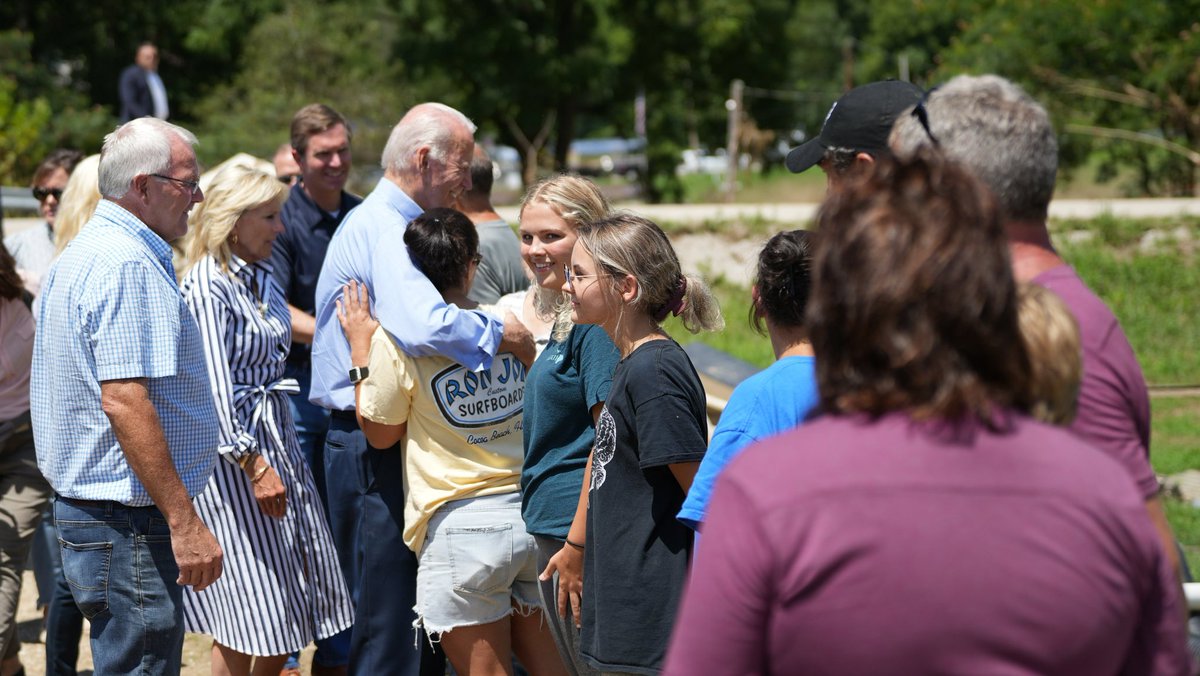 Bryan04061884's tweet photo. President Joe Biden and First Lady Jill Biden, arrive in Eastern Kentucky survey flood damage, met with families affected by the devastating floods https://t.co/uMsI0cz492