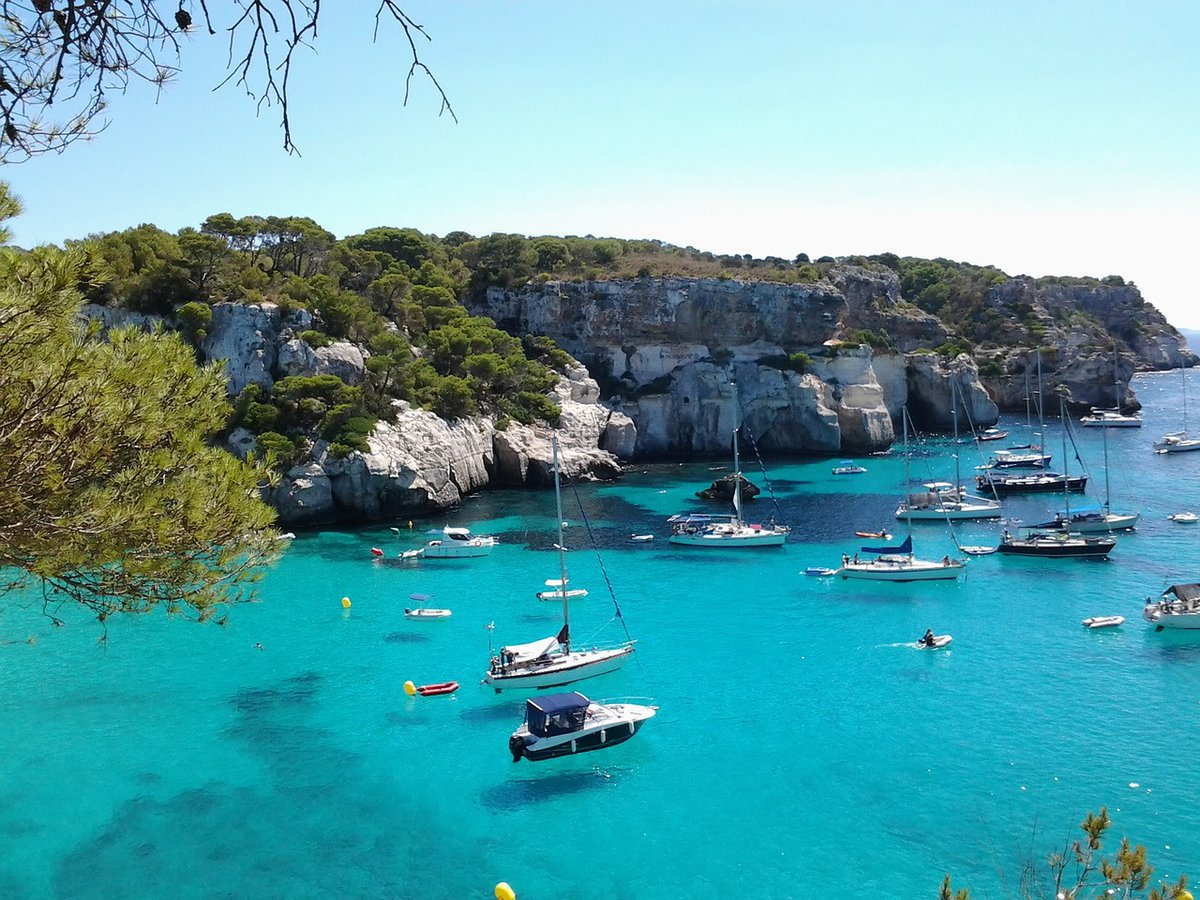 SpainInBeLux's tweet photo. Connaissez-vous l'île de #Minorque? Une #destination qui vous invite à #embarquer sur un bateau 🚤 et à explorer de superbes criques aux eaux turquoise.😍
👉 https://t.co/PwbgR0QGrG
#VousMéritezlEspagne #SpainCoast #TurismoNautico #embarcate #Nautica @TurismoMenorca @anen_nautica https://t.co/IDvvSeSKzS