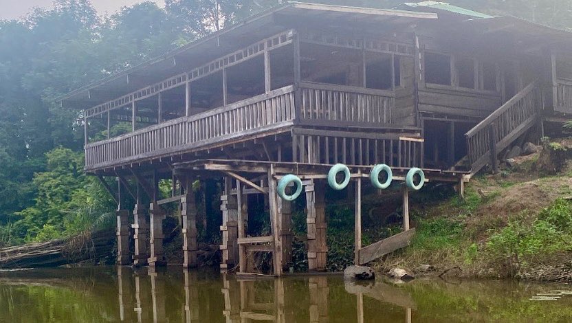 Situé au bord du lac Ayem, venez découvrir ce week-end Sharabi Village 🛖
#Village #discover #gabon #africantrotteur