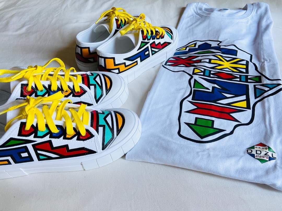 DdzlDesigns's tweet photo. Woman’s Day Special 
Valid Till 10 August 
Sneakers Were R650 - Now R550
T-shirt Was R280 - Now R200
WhatsApp us on 0743736343 to place your order 

Happy Woman’s Day Queens 👑 

#womansday2022 #WomansMonth #womanownedbusiness #womansday #womansupportingwoman https://t.co/GV0WbSX6Fa