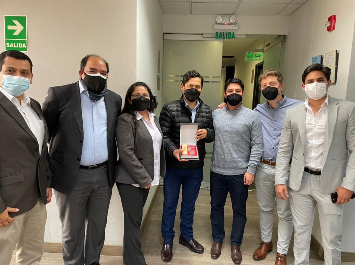 JAntonioRozas's tweet photo. El planeta necesita que todos nos sumemos al cambio🌎 ♻️⚡

Hace poco, en @StatkraftPeru entregamos Certificados de #EnergíaRenovable a @ClaroPeru, #PanAmericanSilver, @FaberCastellPer, @PepsiCo y #SoutherPeaksMining. 
¿Cómo funcionan estos certificados?⤵️ (1/2) https://t.co/uuZxkRvpXi