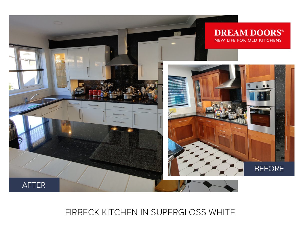 From dark and dated to light and luxurious! A complete transformation with white cupboards giving a spacious feel and dark worktops adding some sophistication. #transformationtuesday #beforeandafter #kitchenmakeover #kitchenrefit #newkitchen #homereno bit.ly/2K8cQe0