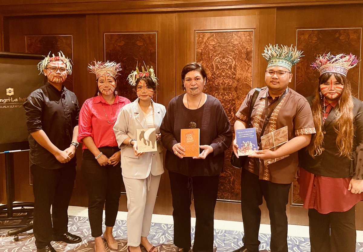 Nanaia Mahuta (@nanaiamahuta) on Twitter photo It was also a privilege to sit down with a group of Orang Asli student leaders, one of them @ShereenAjani a former intern at our 🇳🇿 High Commission. Impressed by their motivation, passion and the mahi that they are doing for their communities. <a href="/MahasiswaOA/">Persatuan Mahasiswa Orang Asli Malaysia</a> #rangatiratanga It was also a privilege to sit down with a group of Orang Asli student leaders, one of them @ShereenAjani a former intern at our 🇳🇿 High Commission. Impressed by their motivation, passion and the mahi that they are doing for their communities. <a href="/MahasiswaOA/">Persatuan Mahasiswa Orang Asli Malaysia</a> #rangatiratanga