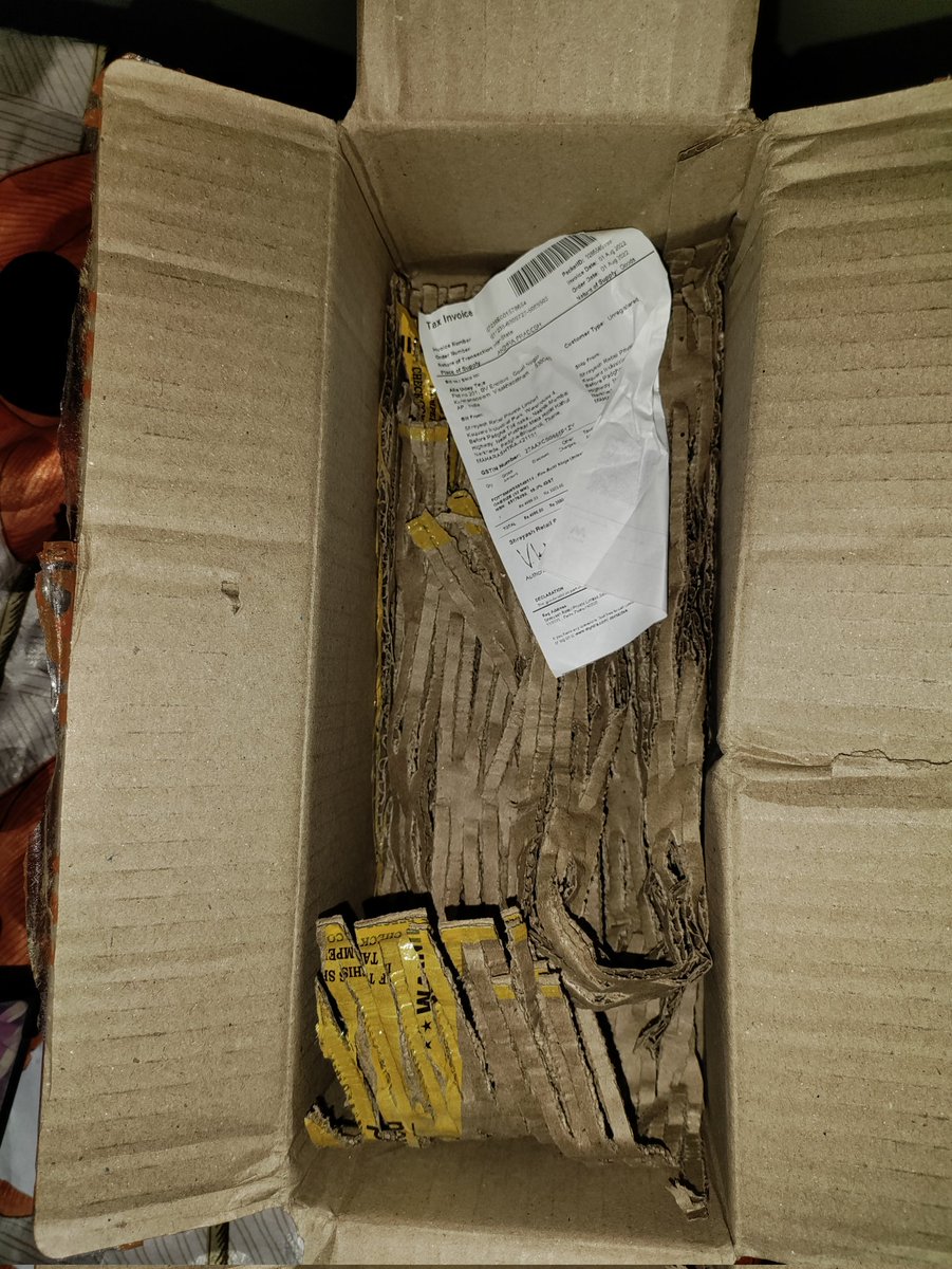 disisalla1's tweet photo. I suggest no one to buy products from @myntra because I had a worst experience with this @myntra. I ordered a smart watch from Myntra the delivery executive delivered the box , in the package there was no watch only some pieces of cardboard sheets. https://t.co/kaFGvwEZsk