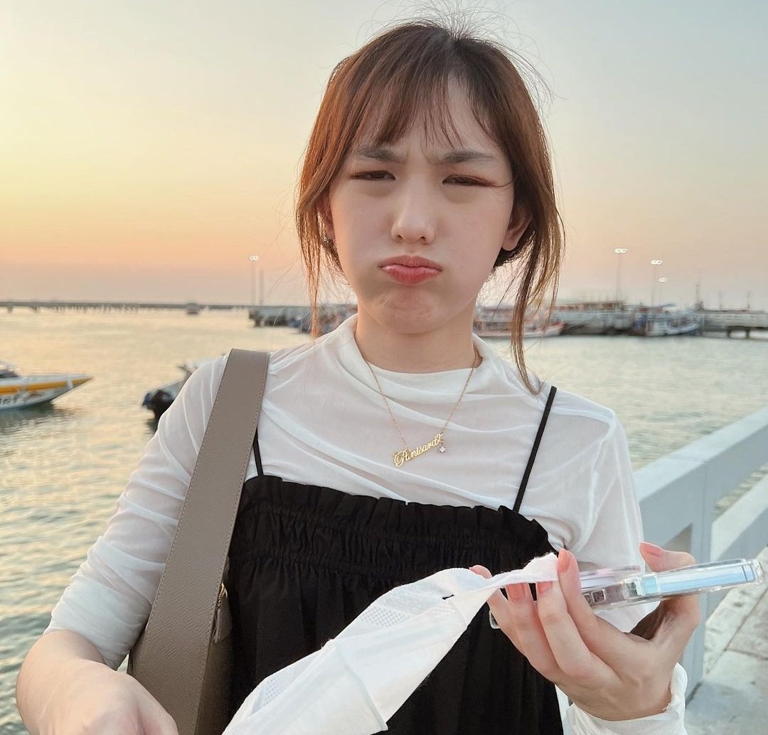 <a href="/dyonghuck/">Who?</a> Selamat malm Professor! Alika yang pusing karena udah kelas lagi 🥹🥹

P-1811