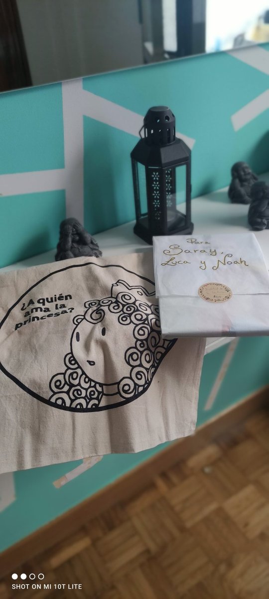 NMamide2's tweet photo. Nos ha llegado el cuento de @VeroCamarzana : ¿ A quién ama la princesa ? , nos encanta apoyar la lectura y los comienzos . Gracias ! Se ha convertido en uno de los preferidos en casa. Y los detalles 🤩🤩 https://t.co/tggbyoywJZ