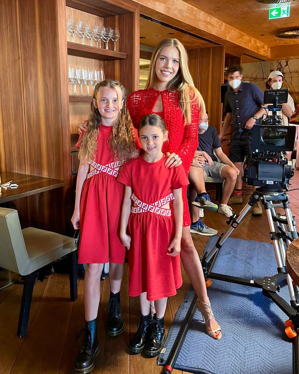 🎥 A little peek behind the scenes from the filming of our image movie with stunning #victoriaswarovski
here at Mandarin Oriental, Munich