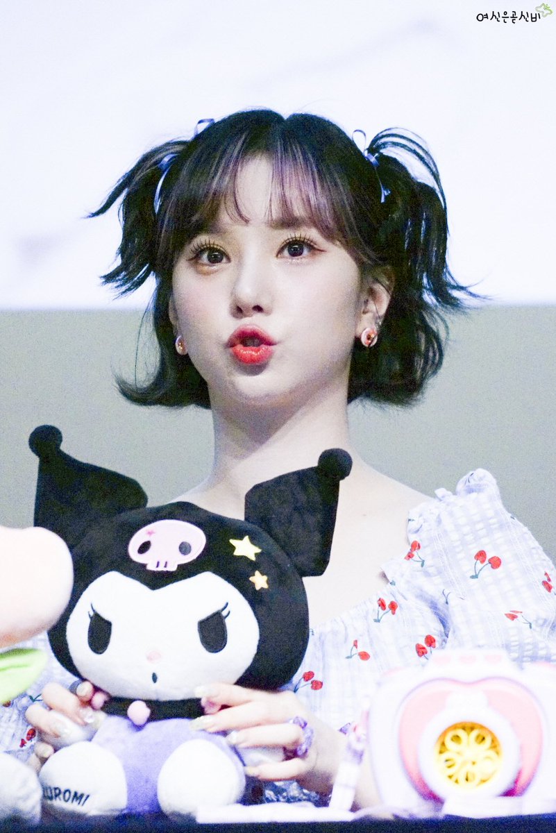 엄청 인기 좋고 예쁘신
교생 선생님 같음~♡♡♡♡♡♡♡

#은하 #EUNHA #비비지 #VIVIZ_LOVEADE #viviz #여신은곧신비 #220724 #DMC팬싸 #러브에이드 #LOVEADE <a href="/VIVIZ_official/">VIVIZ</a>