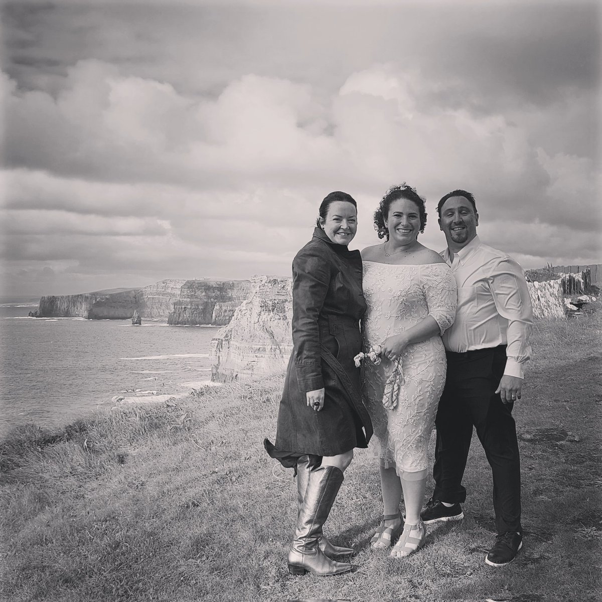 Gabriellecerem1's tweet photo. #elopement #vowrenewal in #discoverireland doesn't get anymore beautiful than this.  The #cliffsofmoher will always take my breath away x best of luck to this lovely 🇺🇸 couple renewing their vows after 11 years of Marriage 💑 https://t.co/NqMUDUfcS4