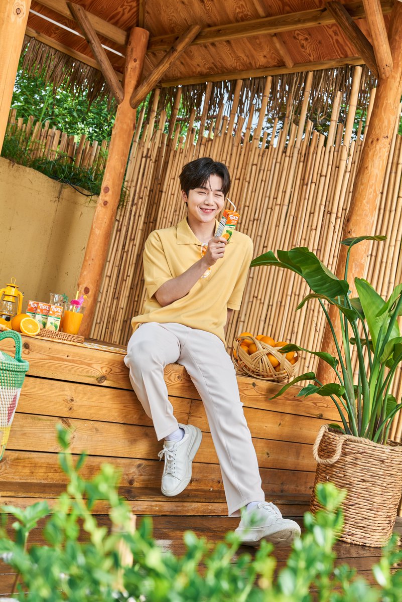 thektipcokorea's tweet photo. TIPCO x #진호

오늘 하루 에너지 충전 하셨나요~?🍊
지치고 기운 없는 날에도
#팁코 쇼군오렌지 주스 한 잔이라면 상큼한 하루 완성✨

@CUBE_PTG https://t.co/OeNUHwLY7Y