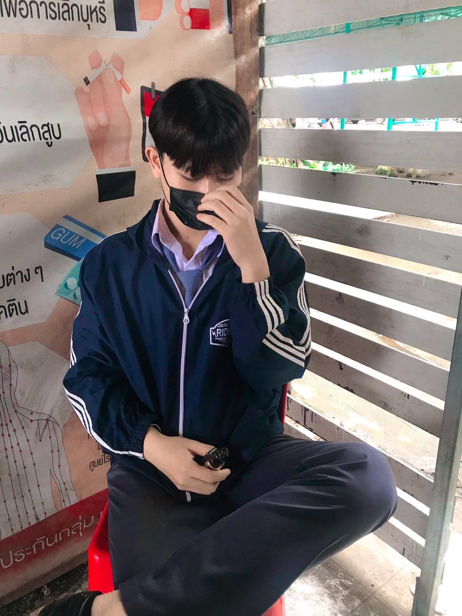 Ponoooooooooo's tweet photo. การเงินมีปัญหาใส่ชุดนักศึกษาไปหาใครได้บ้าง🧋💦 #ชัยภูมิในเมือง https://t.co/XcmaLwJoYI