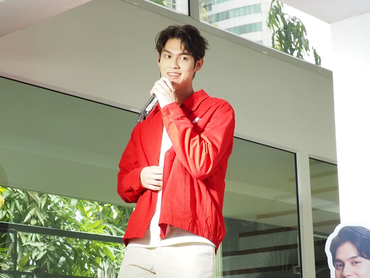 หล่อทุกองศา😊

#ไส้กรอกซีพีมื้อเช้ากับไบร์ทวิน
#CPSausageTheMorningCall
#BrightMorning #bbrightvc