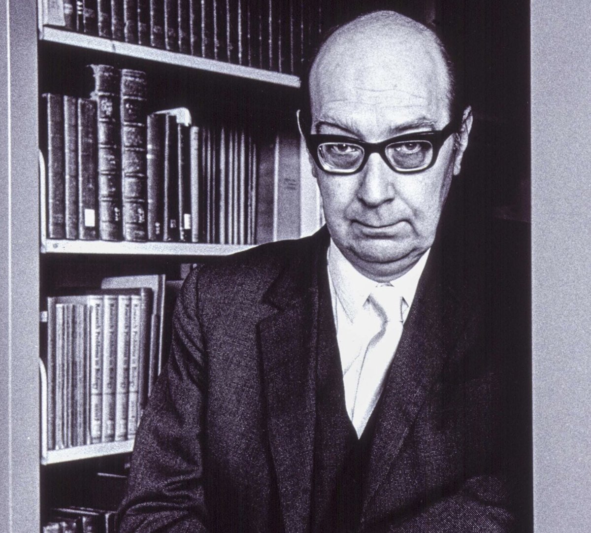 notDcfcBoss's tweet image. Philip Larkin was born 100 years ago today. Famous for his poetry about ordinary people going about normal lives and for waggling his glasses and going ‘WAHEY