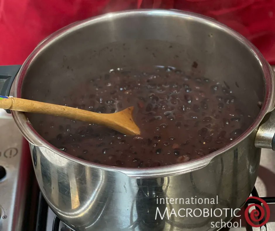 Black Turtle Beans with Ginger 

Take a look at this beautiful pot of delicious and strengthening black beans. 

Our next Looking After Your Health begins on the 7th -11th September in South Devon. To find out more visit: buff.ly/31BhDh4