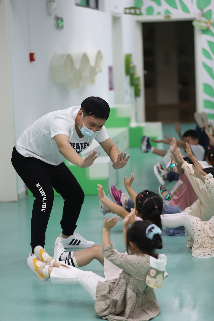 OpticsValleyCN's tweet photo. #OVC has recruited some 2,700 primary and secondary school teachers in the last five years.π©βπ«
It has hired 600 new teachers this year which is the fifth consecutive year that it recruits more than 500 new teachers.π«π #OVCEducation https://t.co/WbAB0f6A2H
