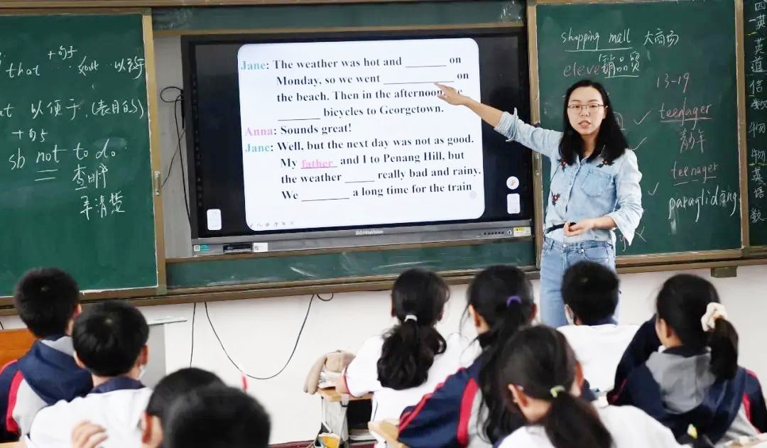 OpticsValleyCN's tweet photo. #OVC has recruited some 2,700 primary and secondary school teachers in the last five years.π©βπ«
It has hired 600 new teachers this year which is the fifth consecutive year that it recruits more than 500 new teachers.π«π #OVCEducation https://t.co/WbAB0f6A2H