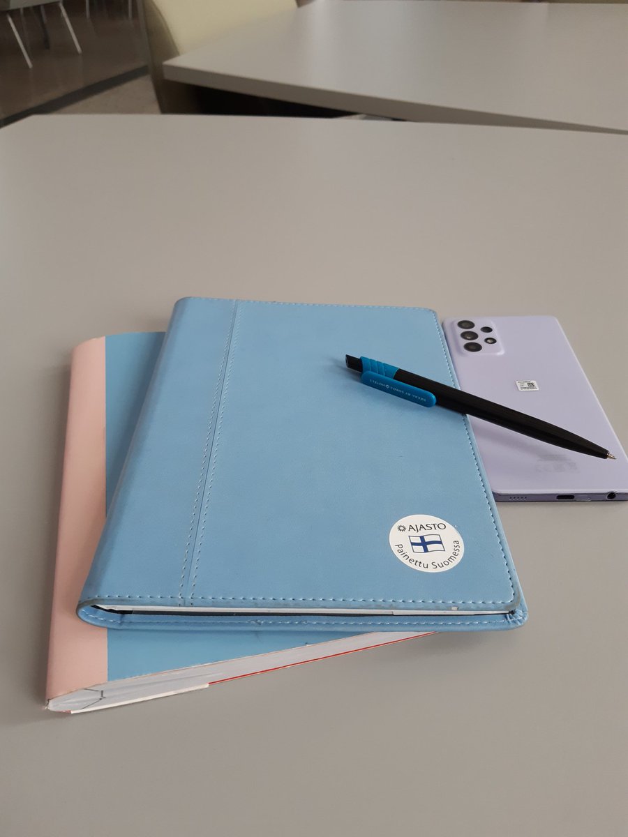 Kun remonttimiehet valtaavat toimiston yllättäen, saako mennä ulos tekee töitä vai pitääkö istua täällä vankilan kirkossa 🤔? #töissärisessä