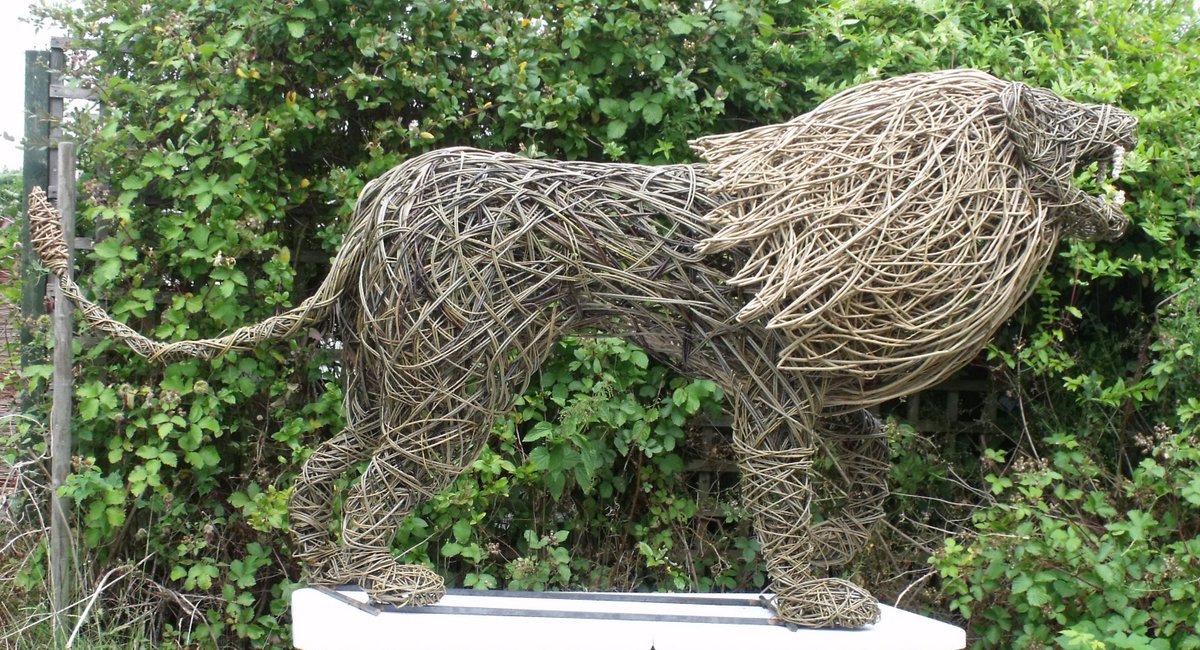 Nourish opens today at <a href="/crafts_csc/">Crafts Study Centre</a> in Farnham, featuring work by 16 willow basket makers, artists and sculptors including QEST Scholars Patrizia Sascor and Leilah Vyner (<a href="/dragonwillow/">Dragon Willow</a>).

On show until 29 October 2022.

#basketry #craft #willowweaving #exhibition