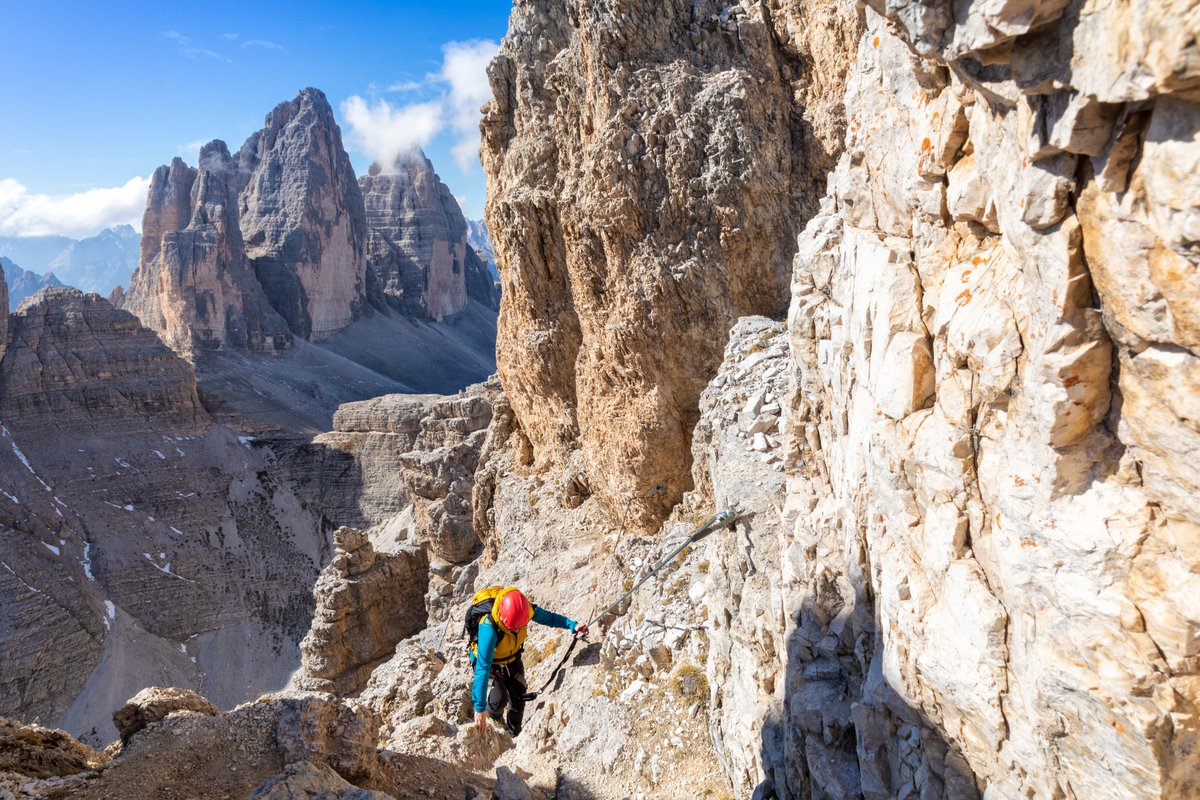 📌Rispetta l’ambiente scegli un percorso adatto alla tua preparazione. Quando fai un'escursione in #montagna, lascia pulito il luogo che frequenti e prima di partire, valuta lunghezza, dislivello e difficoltà tecniche. La 2^di 10 regole #prudenzainmontagna bit.ly/3oLokrc