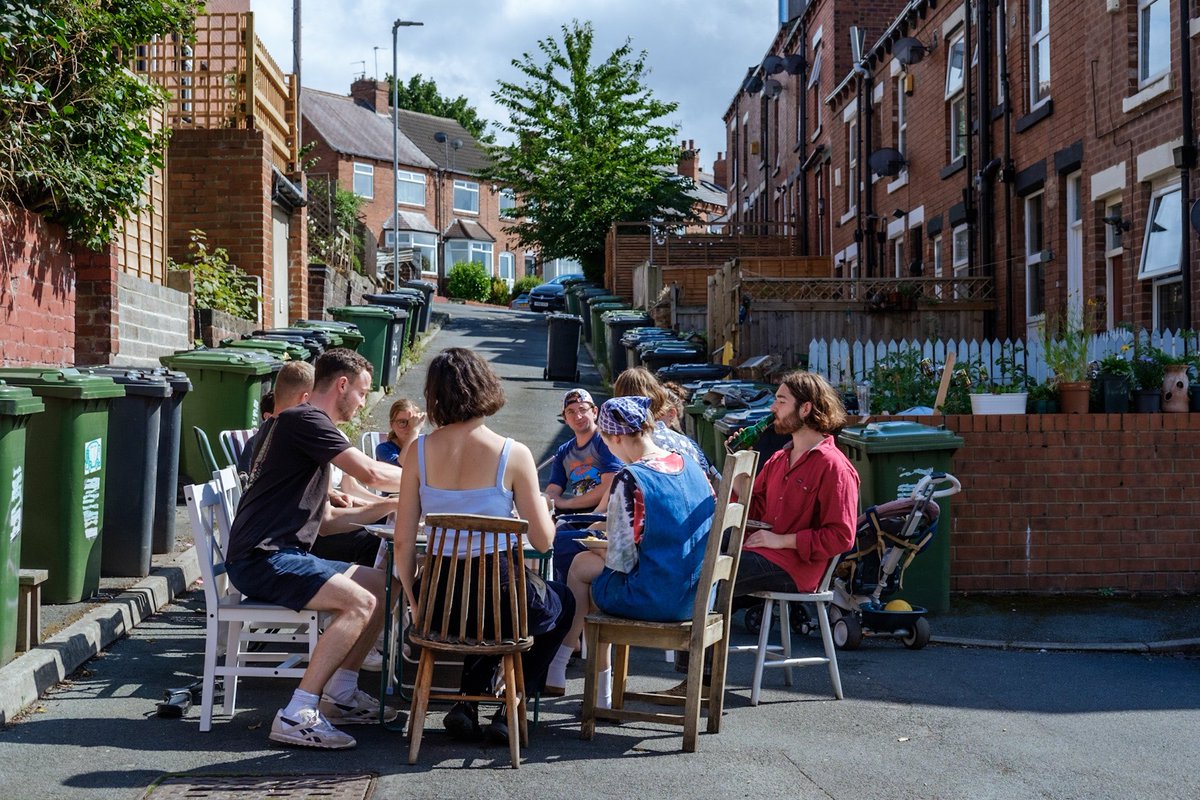 sam_morrey's tweet photo. Al fresco dining in Meanwood. 

#streetphotography #meanwood https://t.co/lcHarmYFcU