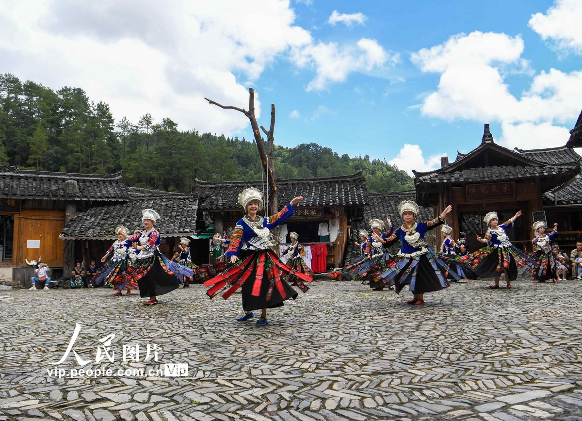 PDChinaLife's tweet photo. Rich in folk culture and alluring natural landscapes, Langde Village of Miao ethnic group in Leishan County, SW China's Guizhou, attracts visitors and spurs local tourism. https://t.co/chK8qBzBWC