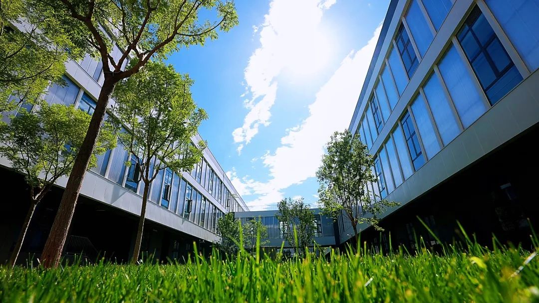 BDIAEZ's tweet photo. Welcome to join the #InnovativeServiceCenter in the #BeijingFTZ!๐ข๐
The center boasts convenient transportation, industrial clusters, beneficial policies, multiple supporting facilities & diversified rentals to attract world-class financial & medical service enterprises.๐๐ฏ https://t.co/hvTVxMeZHp