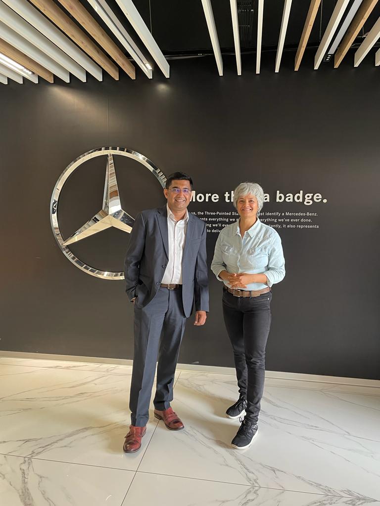 GoyalMalini's tweet photo. Meeting Manu Saale @MercedesBenz #MBRDI to understand how it's #Bangalore R&D center is helping the luxury carmaker reinvent itself for the #EV #digital era.
#MNC R&D center in #Bengaluru have played an imp role in shaping #tech & talent landscape in #BLR.
@UnboxingBlr https://t.co/OfzMvk1KSG