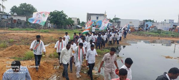 SampathKumarINC's tweet photo. Started #azadikagouravyatra in #alampurassembly post offering prayers along with @INCTelangana @IYCTelangana @TSNSUI @TelanganaPMC and @INTUCnational where all the dept's of @INCIndia took active participation https://t.co/Q0uBjpzxVg