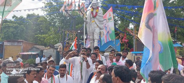 SampathKumarINC's tweet photo. Started #azadikagouravyatra in #alampurassembly post offering prayers along with @INCTelangana @IYCTelangana @TSNSUI @TelanganaPMC and @INTUCnational where all the dept's of @INCIndia took active participation https://t.co/Q0uBjpzxVg