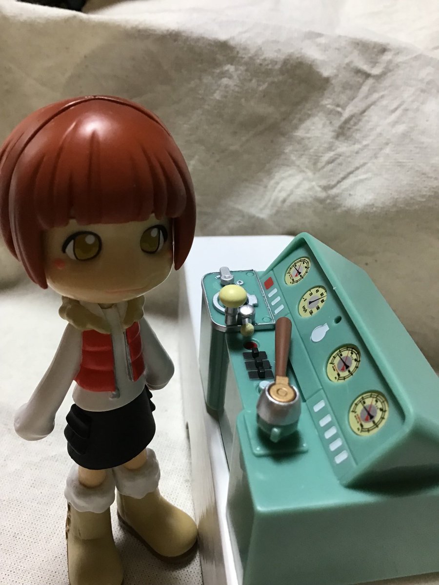 citrine_quartz's tweet photo. 運転台ガチャ、やっと旧型もゲットです！
相変わらずピンキーに丁度良いサイズ感です。
くるみちゃんに出てもらったのは
服飾の専門学校に通っていた時によく乗った
大阪環状線の103系のカラーのイメージと
自分の中で被ったからでした。
#運転台
#ピンキーストリート https://t.co/rIBls5DqgB