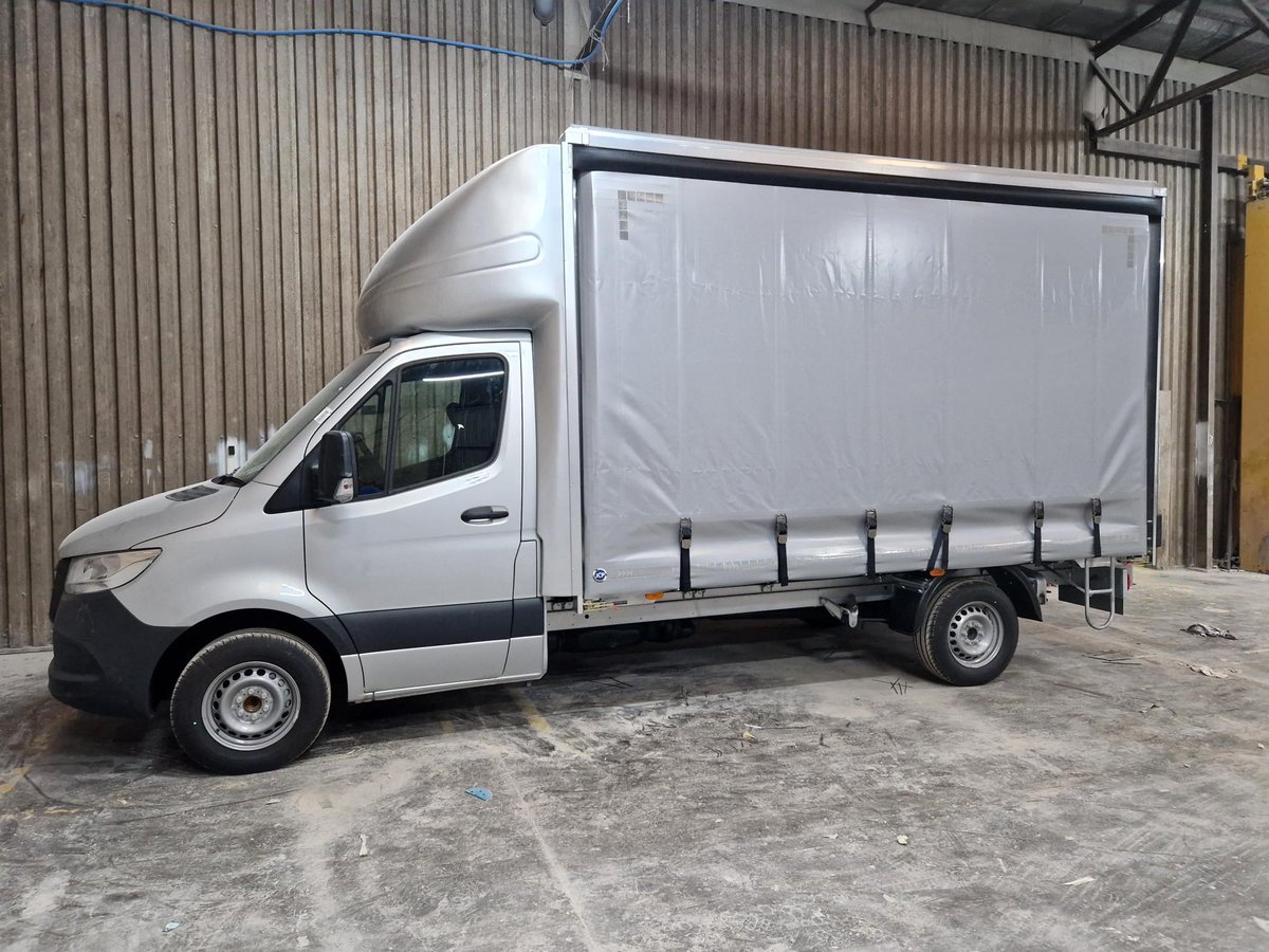 JCPayneUK's tweet photo. Jaysam Contractors Ltd
Rygor
Alan Weyman
Mercedes-Benz Vans UK

Another example of the Mercedes Benz Sprinter in factory silver, no tail-lift this time, roller shutter to the rear, with luton pod, all in lightweight construction................

#notjustanybody https://t.co/Mb1cPK9wVW