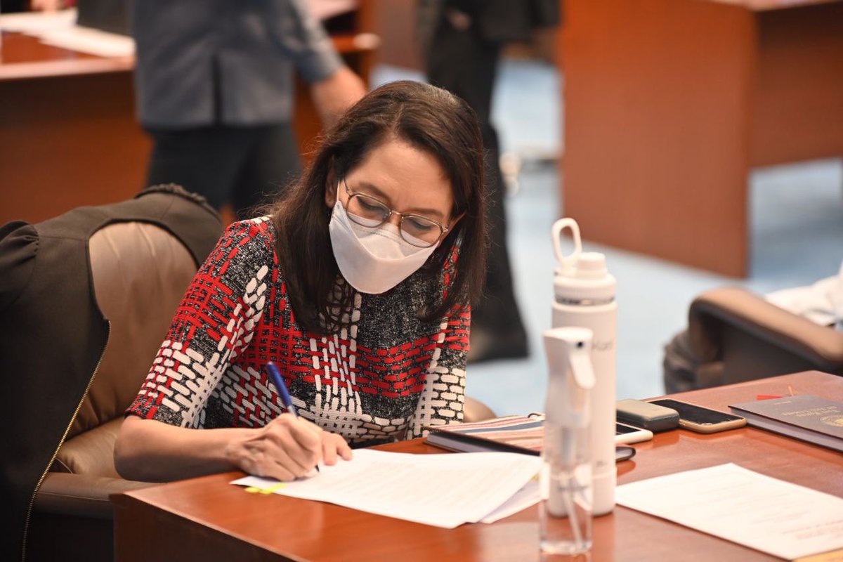 YPHubofficial's tweet photo. A resolution urging the Senate to signify its commitment towards Just Transition was filed today by Sen. @risahontiveros

The senate resolution was co-drafted by the members of the Youth for Just Transition Network for the youth’s climate action for #InternationalYouthDay https://t.co/QOxmvauxFp