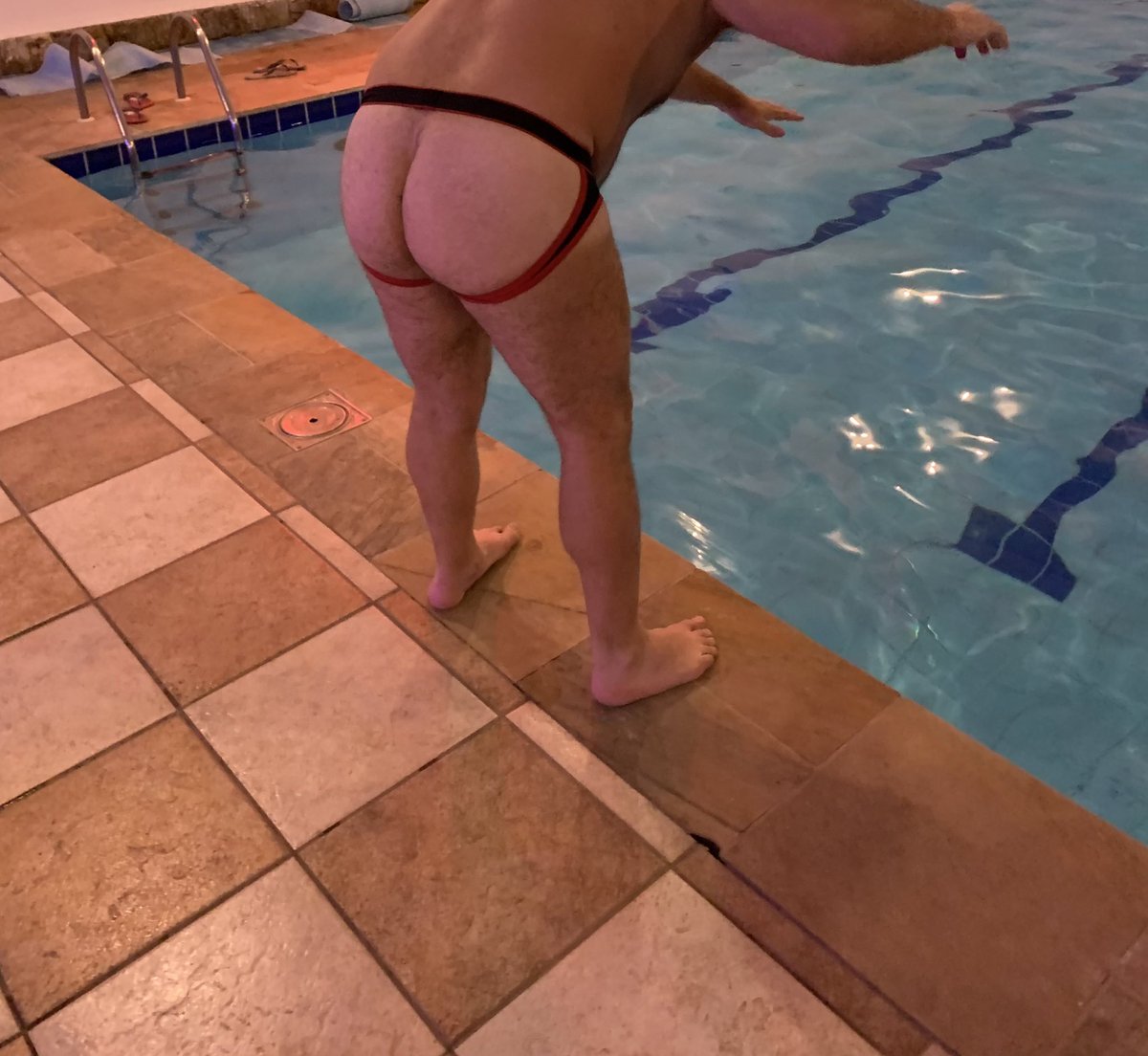 Urso40F's tweet photo. Ainda do FDS ! 48h andando pelado na casa com amigos e piscina pelado sendo mamado e recebendo um pouco de pau no rabo dentro da água. https://t.co/rG6jSlGXbm
