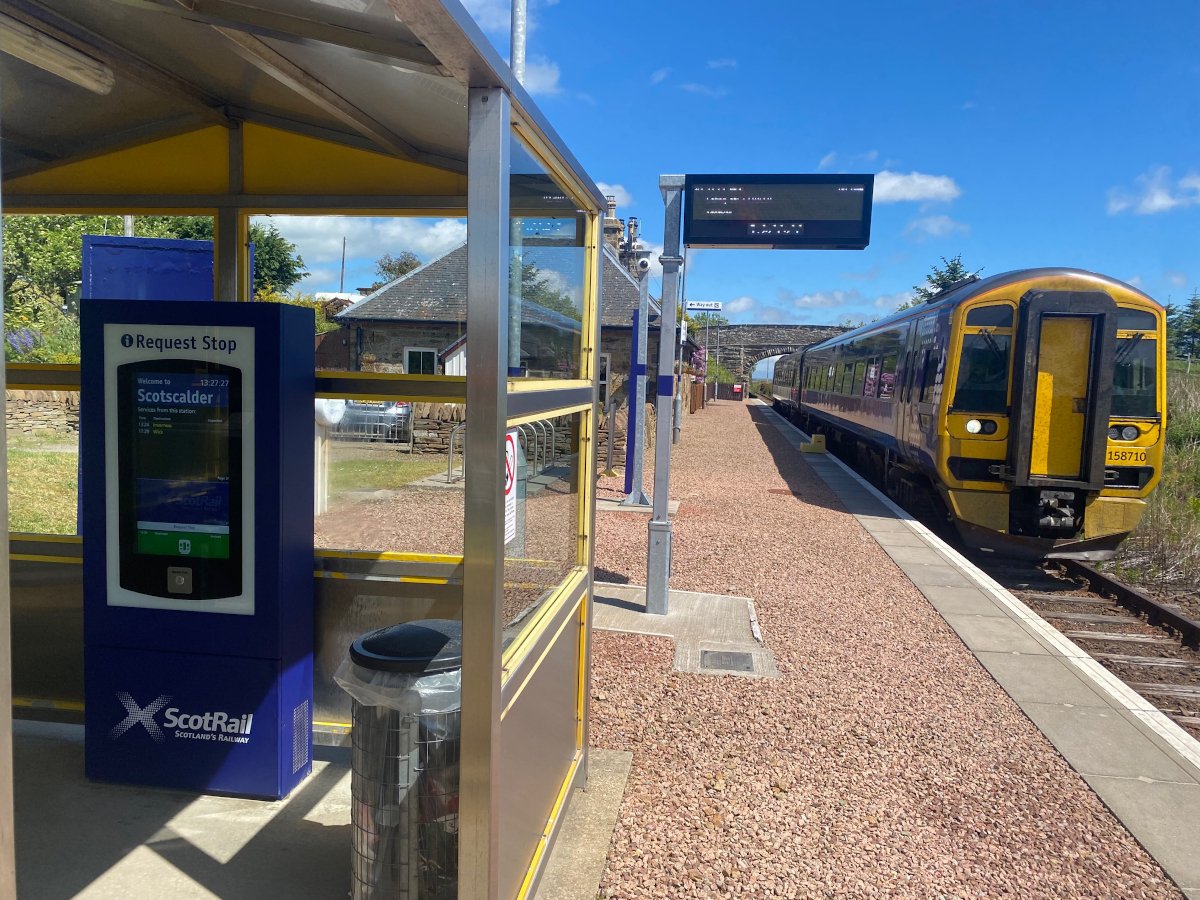 RailSuppliers's tweet photo. First request-stop kiosk goes on trial on Far North Line https://t.co/shxD3IDaTf #NetworkRail #ScotsRail #RailwayNews #RailNews https://t.co/cPoDXHcYpK