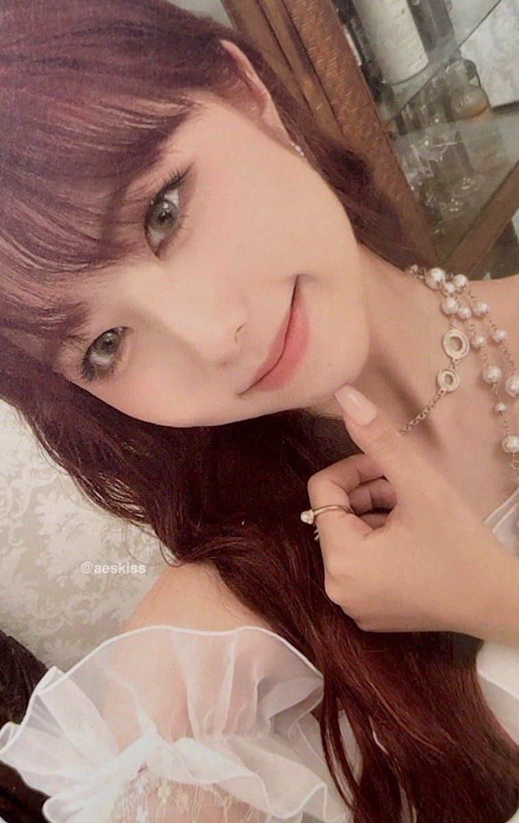 aeskiss's tweet photo. PURPLE KISS IREH PHOTOCARD SCAN FROM GEEKYLAND (2/4 Digipack ver.)

#퍼플키스 #PURPLE_KISS #IREH #이레 https://t.co/4fuLbjTSrp